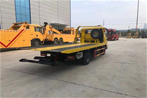 黔南非事故拖车